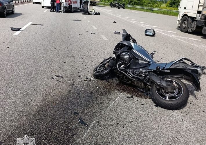 До уваги водіїв! Житомирська область: На 120 км автодороги М-06 Київ — Чоп, поблизу села Великі Кошарища, відбулася ДТП з потерпілими