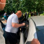 У Бердичеві рятувальники допомогли відчинити автомобіль, у якому зачинилася дитина