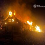 Вщент згорів двоповерховий будинок через пізній виклик на Житомирщині